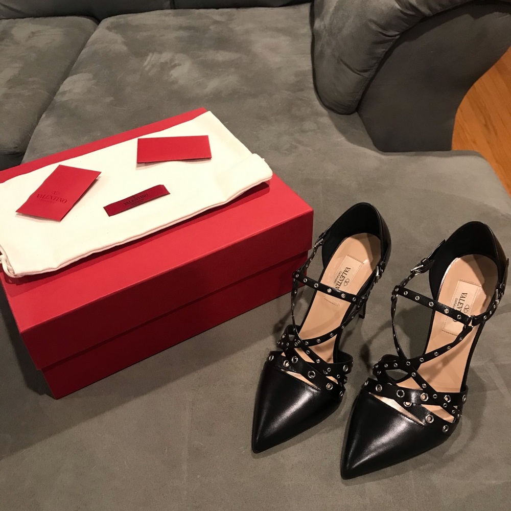Valentino heels size 38.5 🖤Price Firm🖤